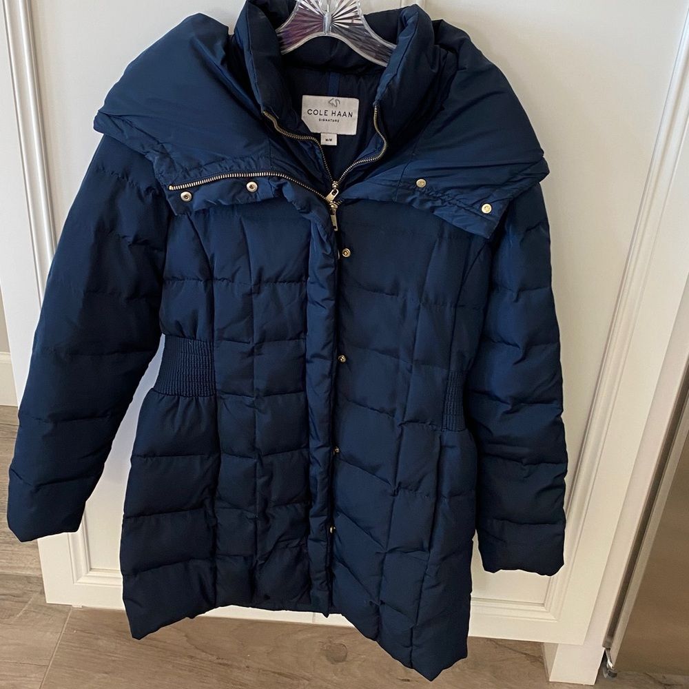 Cole Haan Signature Taffeta Hooded Down
Navy Puffer Coat size M